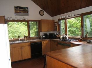 27 Black Locust Rd, Putney, VT 05346