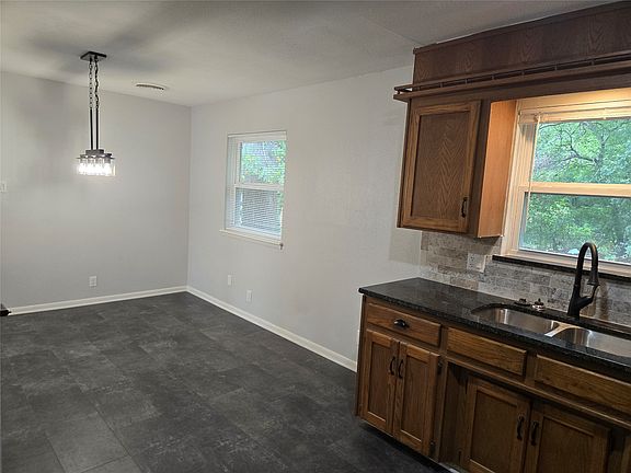 4th image of 519 Forrest Ln