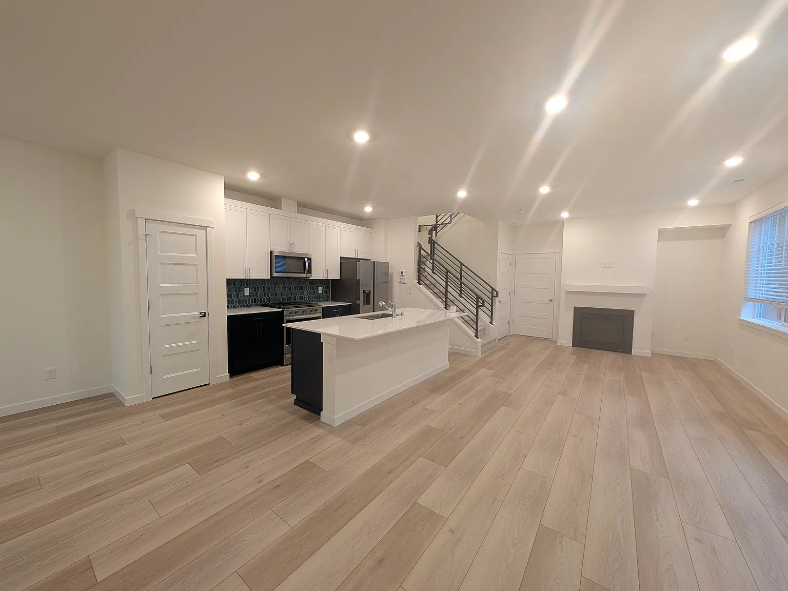 3 bed, 2.5 bath, 1754 sqft, $3,500 — Photo 4