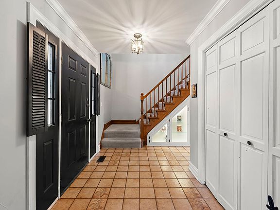 4th image of 2100 Oak Hill Dr