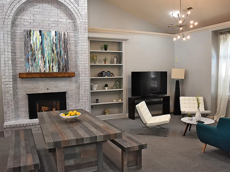 Lake Shore Apartments — Photo 1