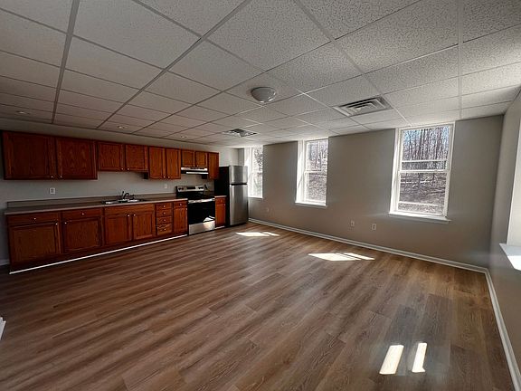 4th image of 2181 River Rd APT 3