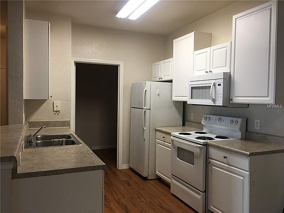 2nd image of 3003 Hemingway Cir