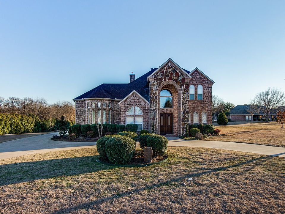 1st image of 710 Oakglen Cir