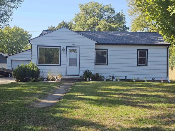 227 Normandy St, Waterloo, IA 50703