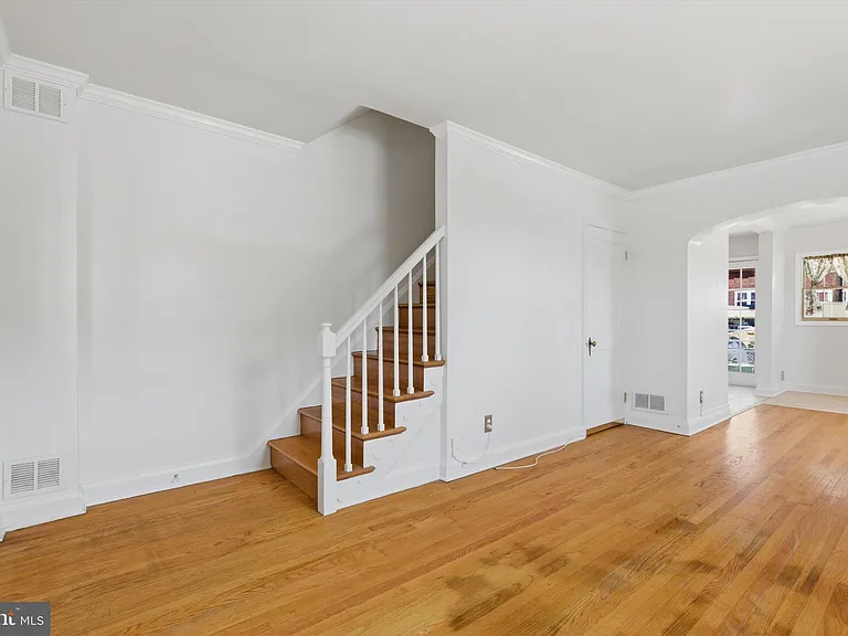 363 Gusryan St — Photo 5