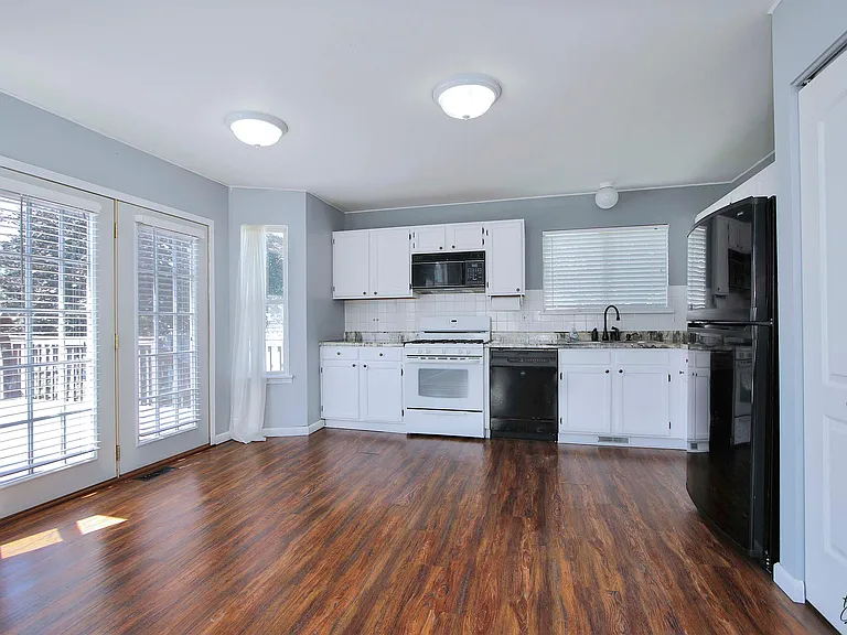 9 W Dahlia Ln — Photo 4
