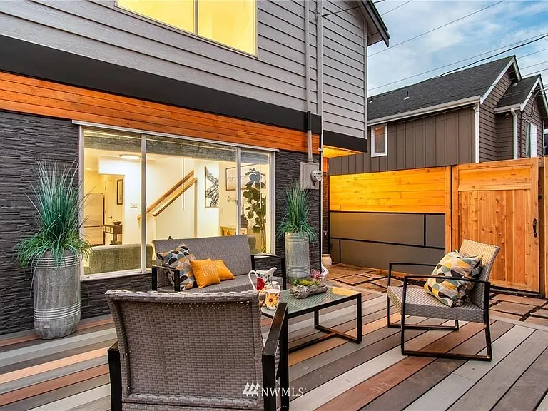 15th Ave SW — Photo 4