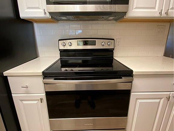 3rd image of 231 Richmond St