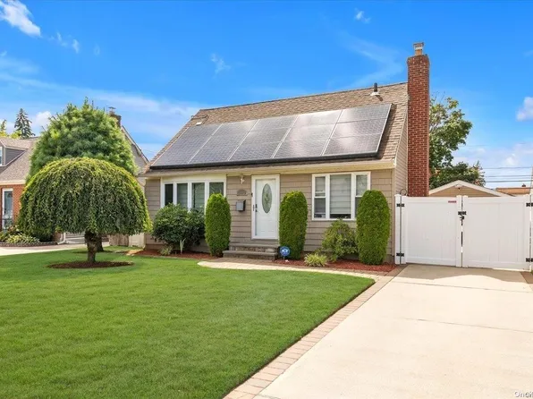 390 Emerson Place, Uniondale, NY 11553