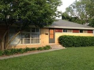 335 S Slusser St, Grayslake, IL 60030