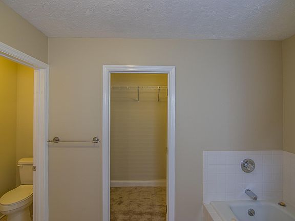 4th image of 1037 Kavenaugh Ln