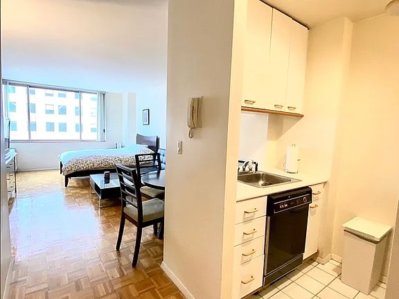 4th image of 350 W 50th St APT 14A