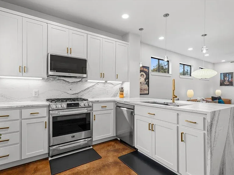 115 Havana St #A — Photo 13