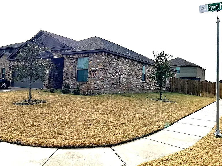322 Sweet Pea Ln — Photo 1