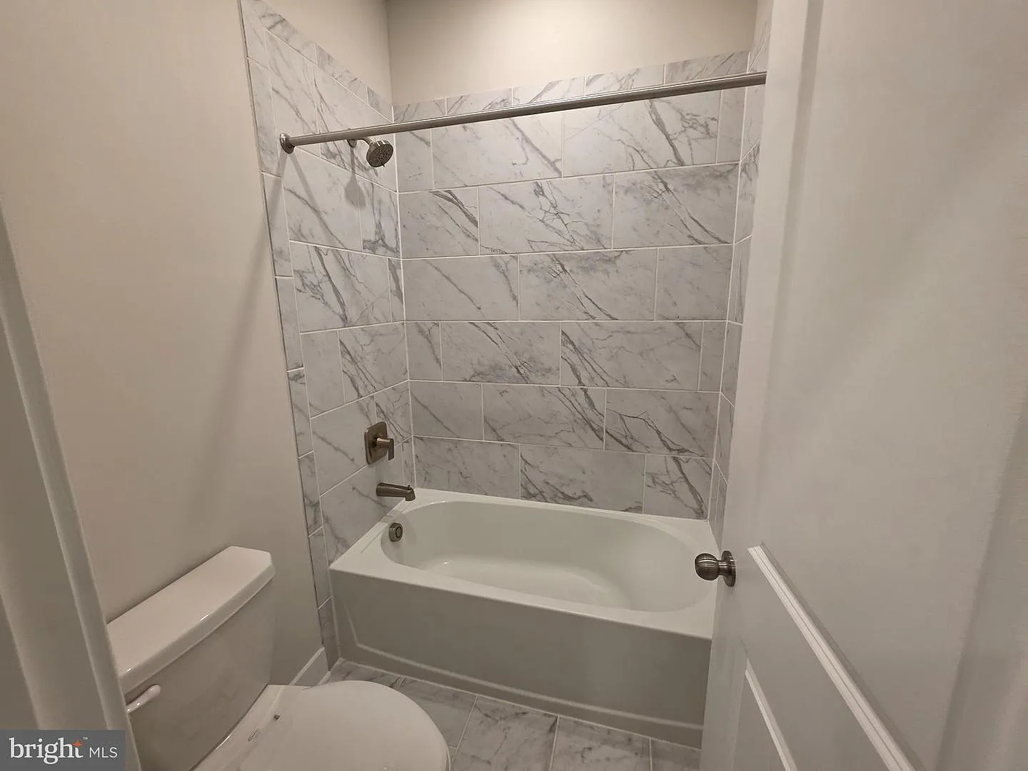 3 bed, 2.5 bath, 3700 sqft, $2,600 — Photo 3