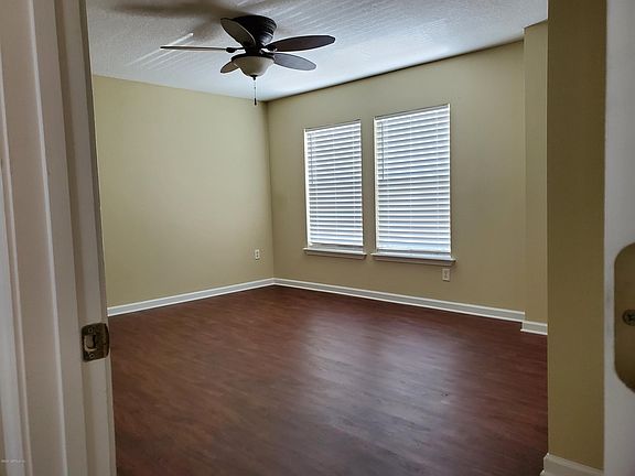 5th image of 870 S Black Cherry Dr
