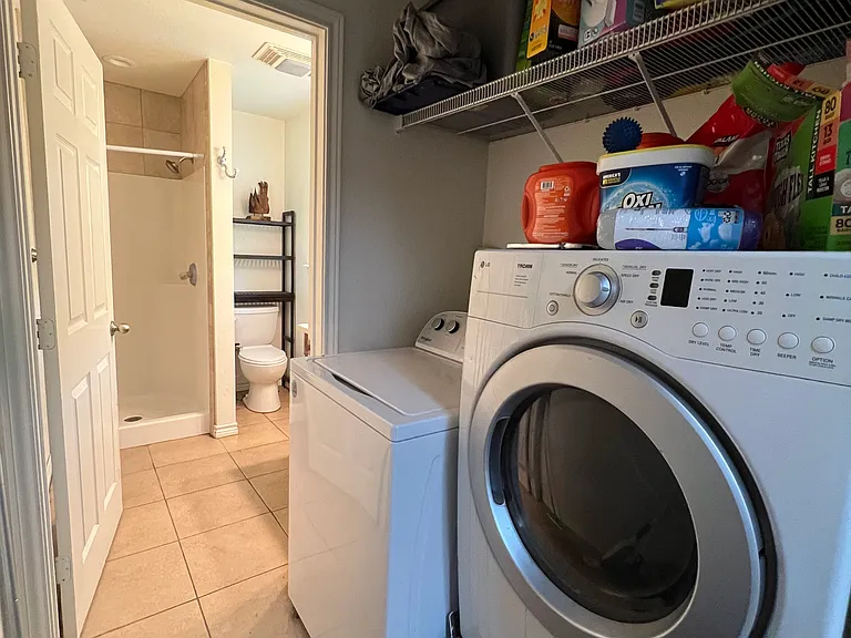 547 E Crow St — Photo 12