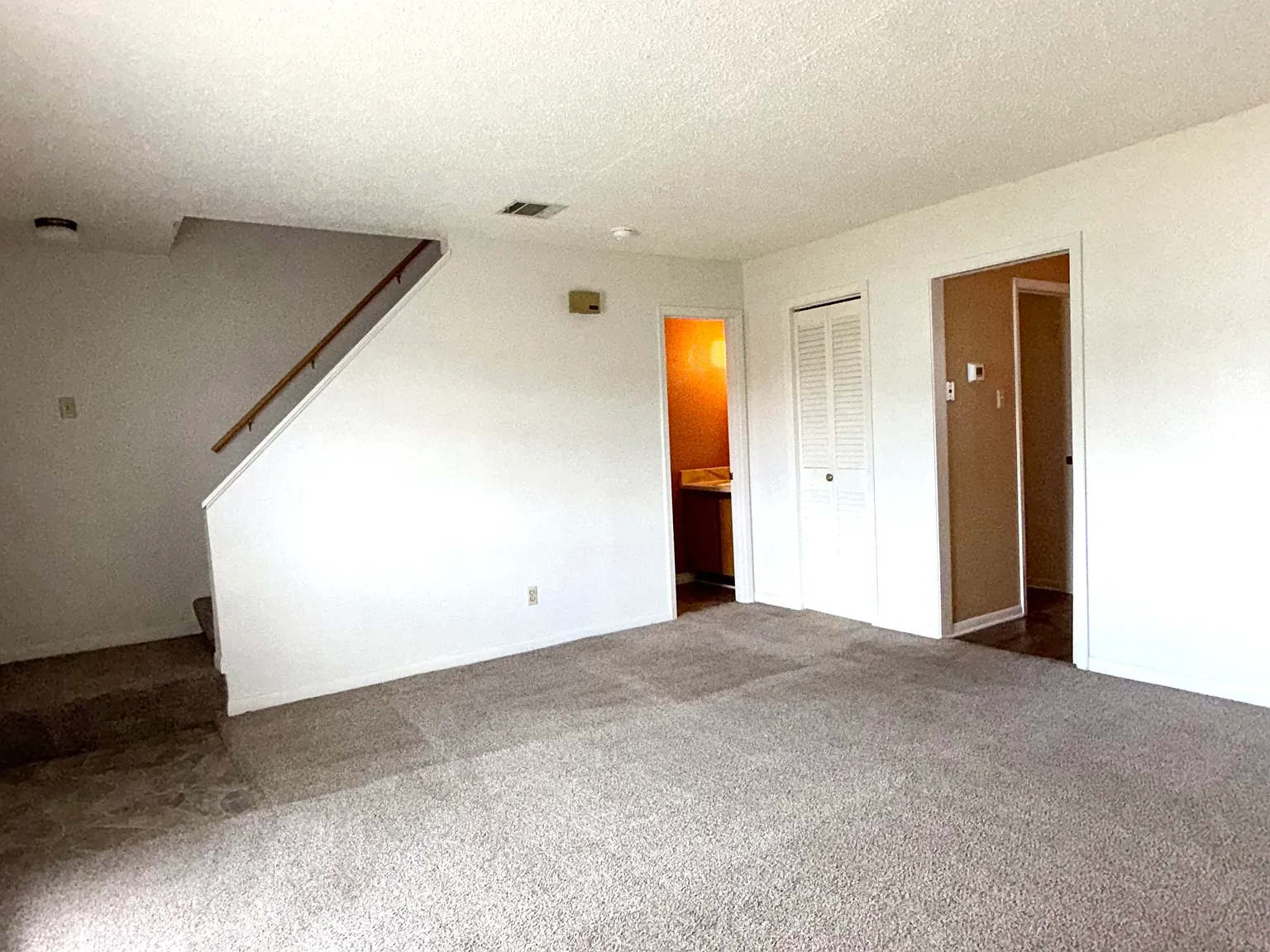 2 bed, 1.5 bath, 850 sqft, $995 — Photo 3