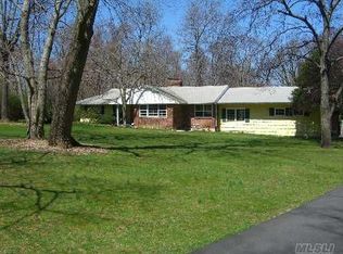 16 Janes Ln, Huntington, NY 11743