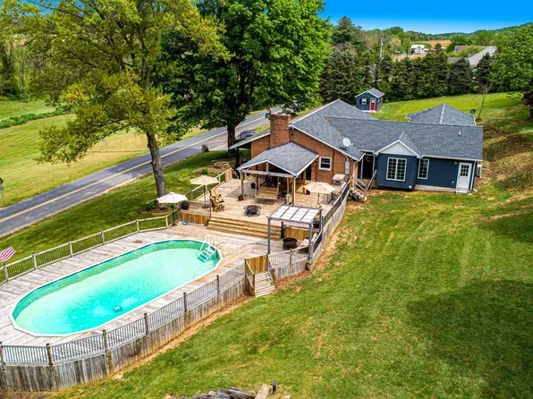 4416 Pierceville Rd, Glen Rock, PA 17327