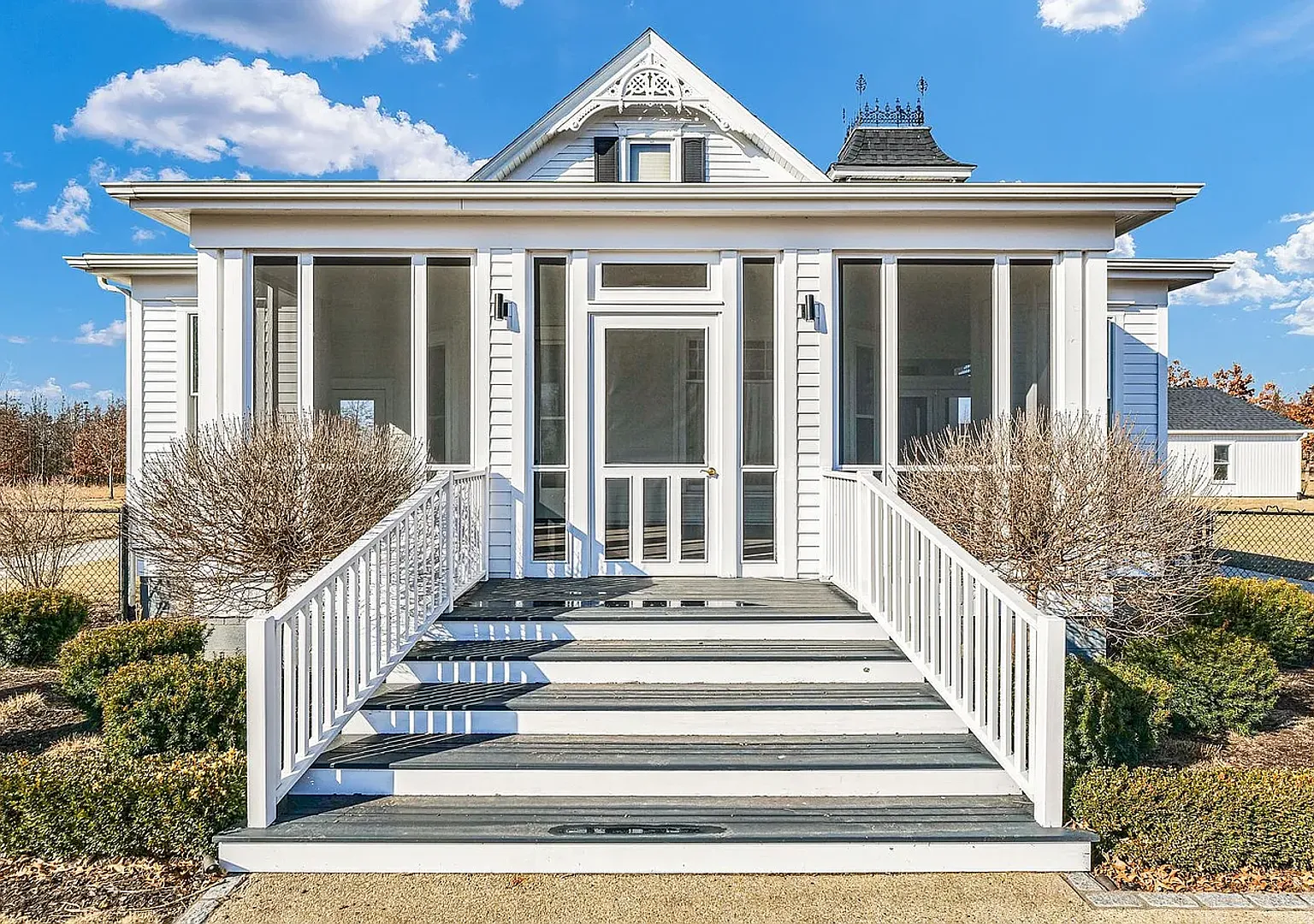 Classic Farmhouse Charm Meets Modern Comfort 5 Bedroom Home in DeLand — Photo 3
