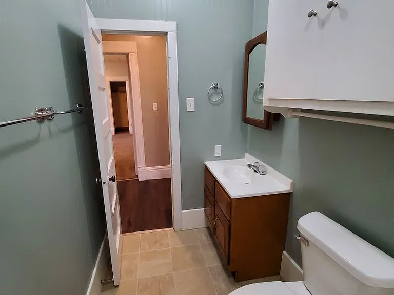 Remodeled 2 Bd with huge kitchen, dining room and living room — Photo 7