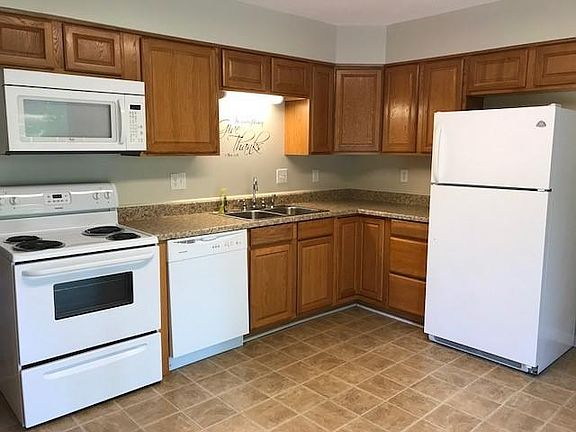 4th image of 964 Elizabeth Dr