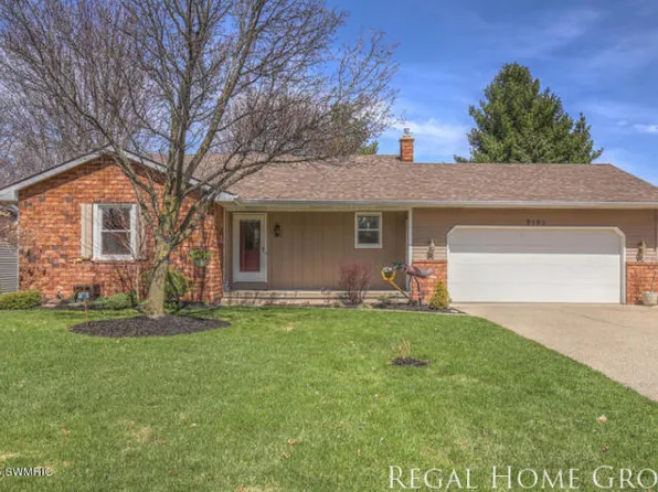 2191 Oak Hollow Dr, Jenison, MI 49428