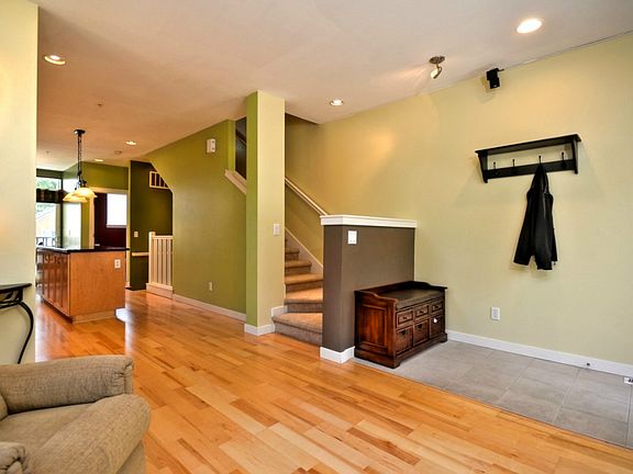 4th image of 206 Shangri La Way NW