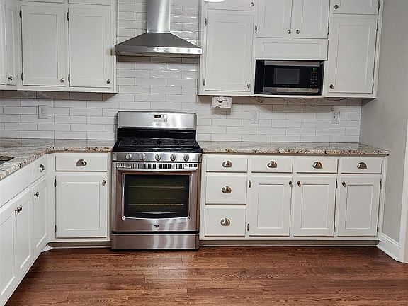 4th image of 111 Country Acres Ct
