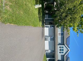 61 Plaza Ave E, Greenbush, NY 12144