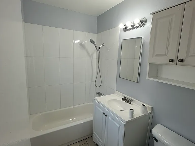 Chanteclaire Apartments — Photo 16