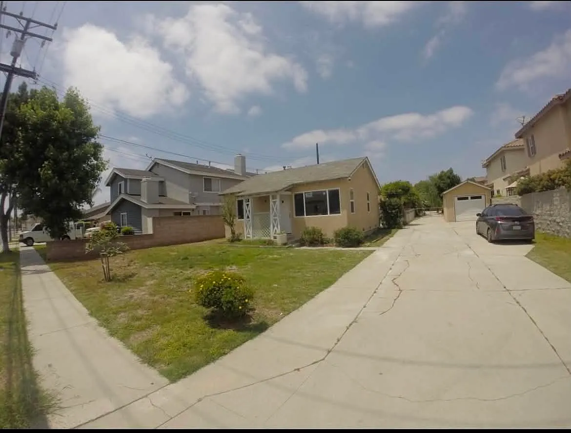 6 bed, 1900 sqft, $1,100 — Photo 2