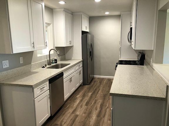 5th image of 106 N Hayden Dr