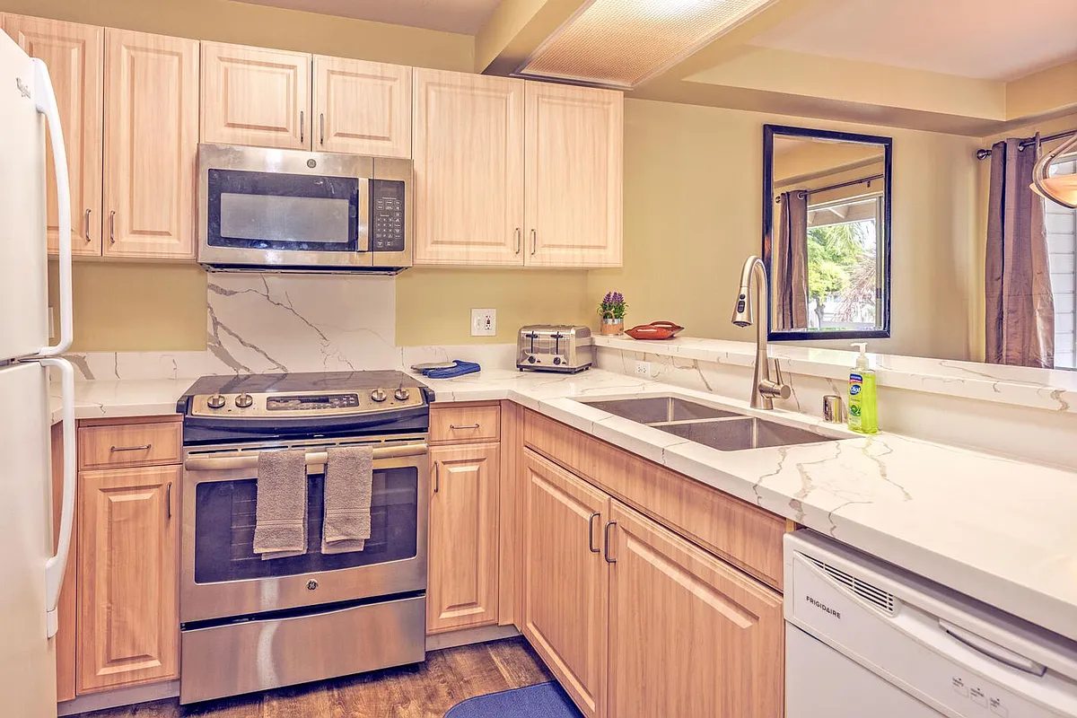 Building Photo - 92-1543 Aliinui Dr #4E