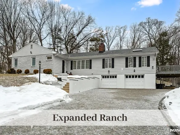 32 Brookside Dr, Upper Saddle River, NJ 07458