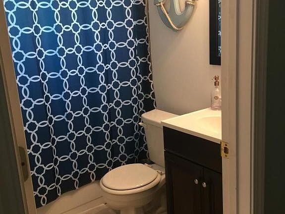 Bathroom (Main)