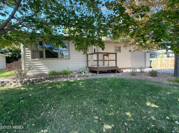 708 S 9th St, Milbank, SD 57252