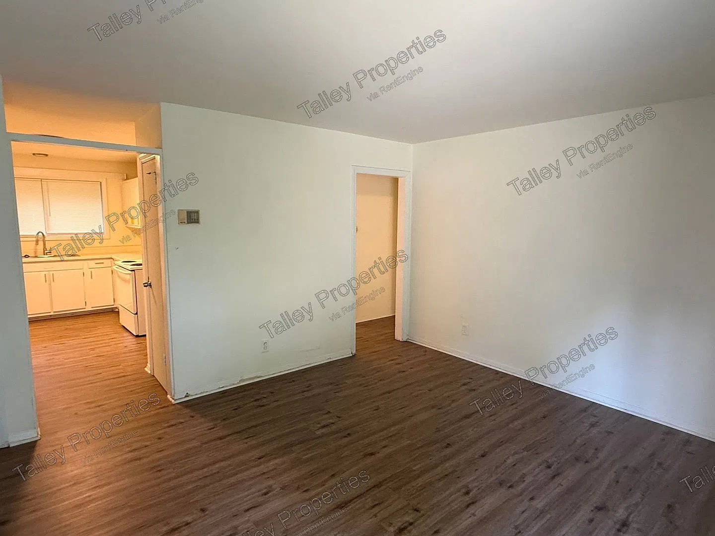 2 bed, 1.0 bath, 794 sqft, $1,299 — Photo 2