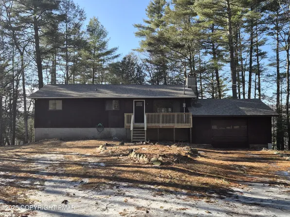 186 Sportsmen Dr, Cresco, PA 18326