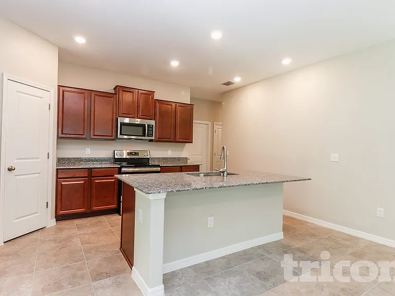 1724 Broad Winged Hawk Dr — Photo 5