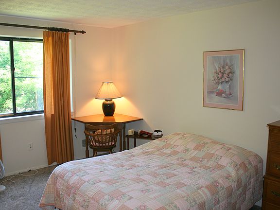 5th image of 24 Hanningfield Cir