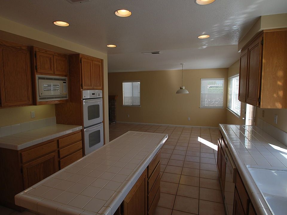 Center island kitchen