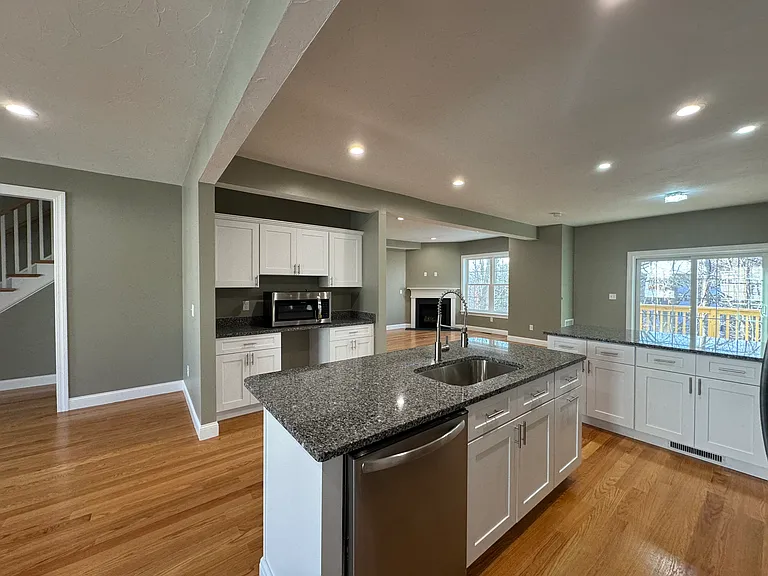 1205 Hunting Hill Dr — Photo 2
