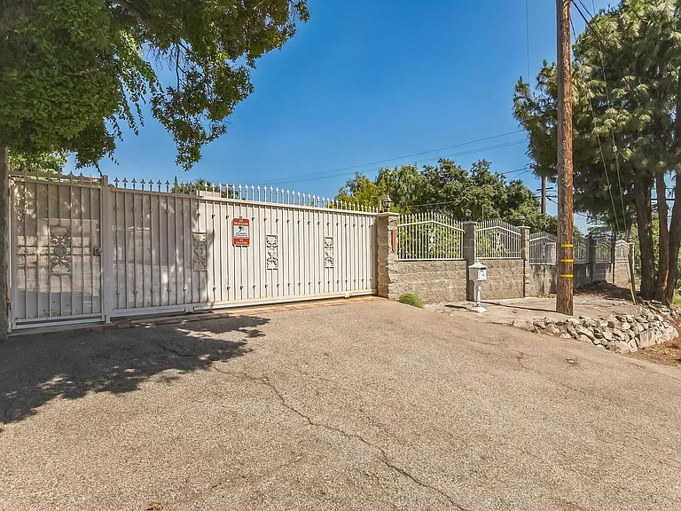 10304 Marcus Ave — Photo 29