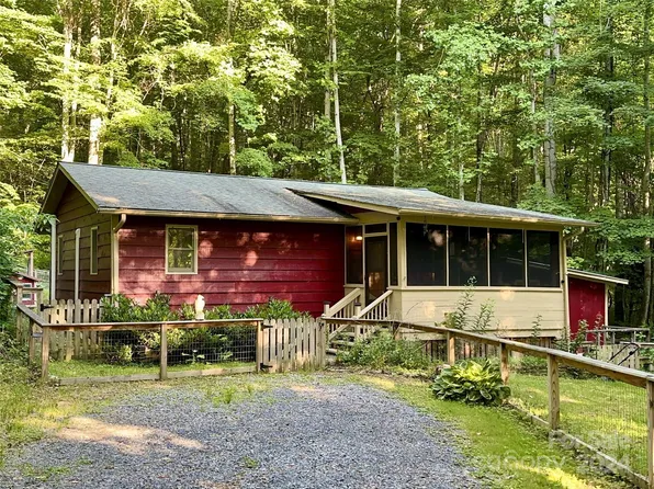 620 Apple Creek Rd, Waynesville, NC 28786