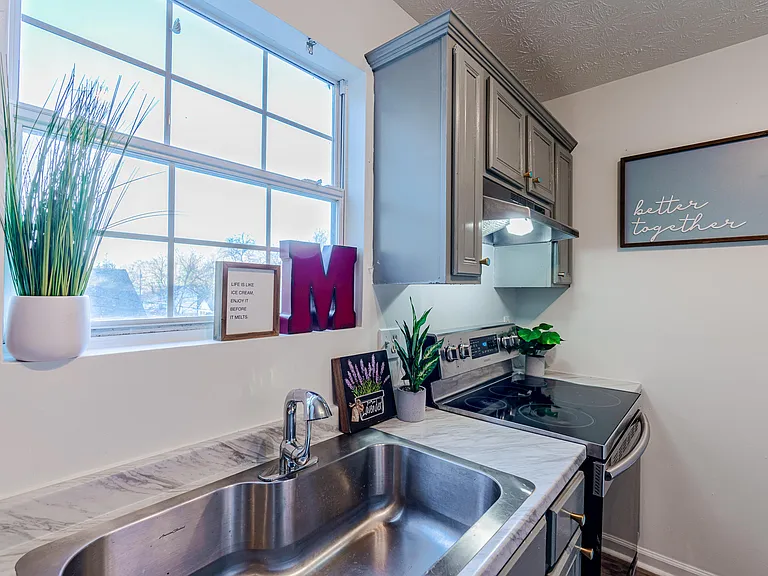Lineview Dr — Photo 5