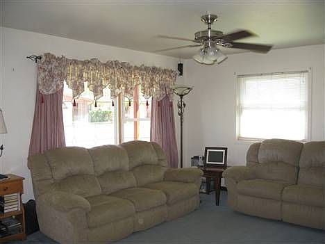 2nd image of 1308 Greenwood Ln