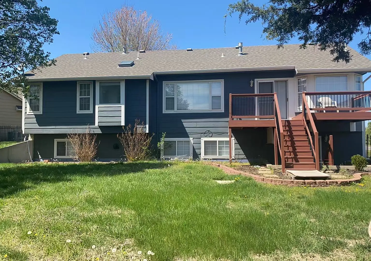 4 bed, 2757 sqft, $2,400 — Photo 2